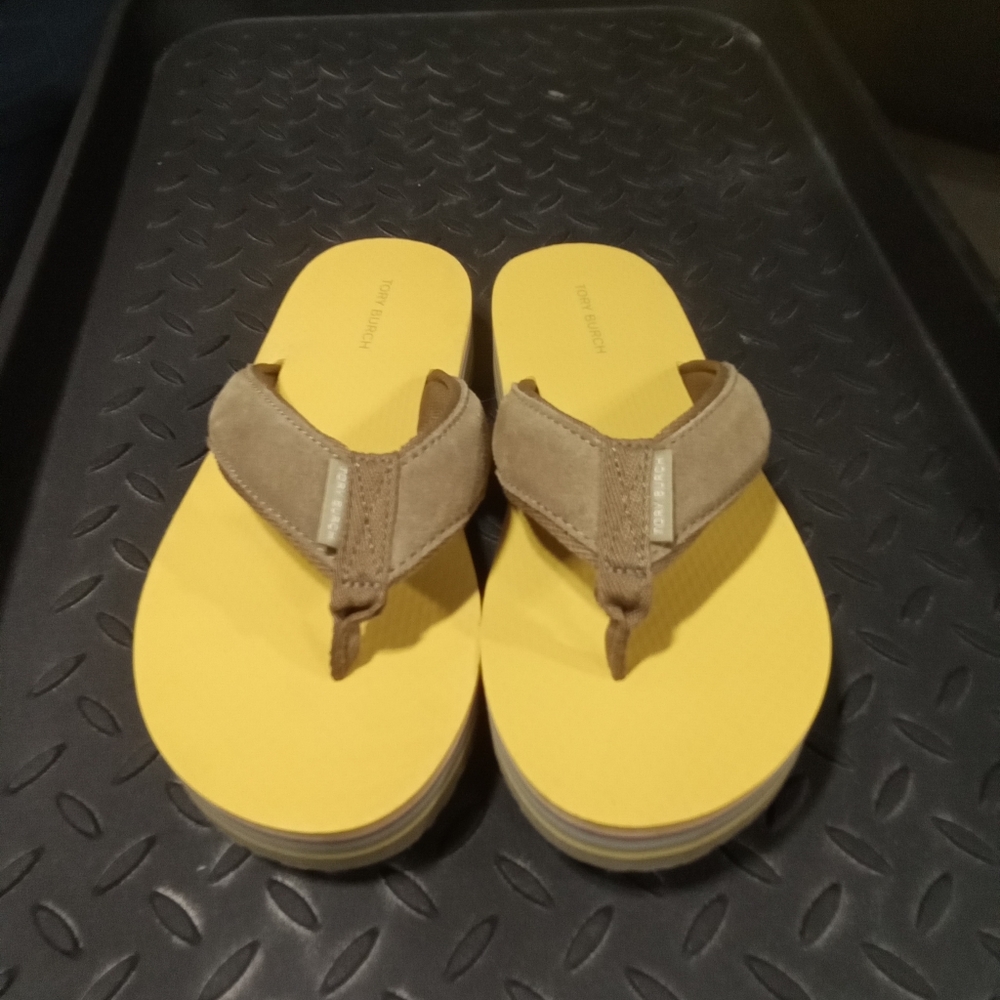 New without tags women's Troy Birch sandals size 6.